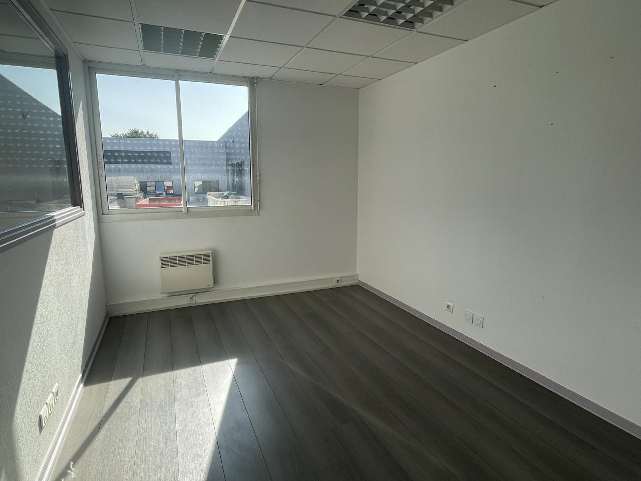 Bureau Chantepie 70m² Location bureau Chantepie Ille-et-Vilaine OLBUR2315787 2